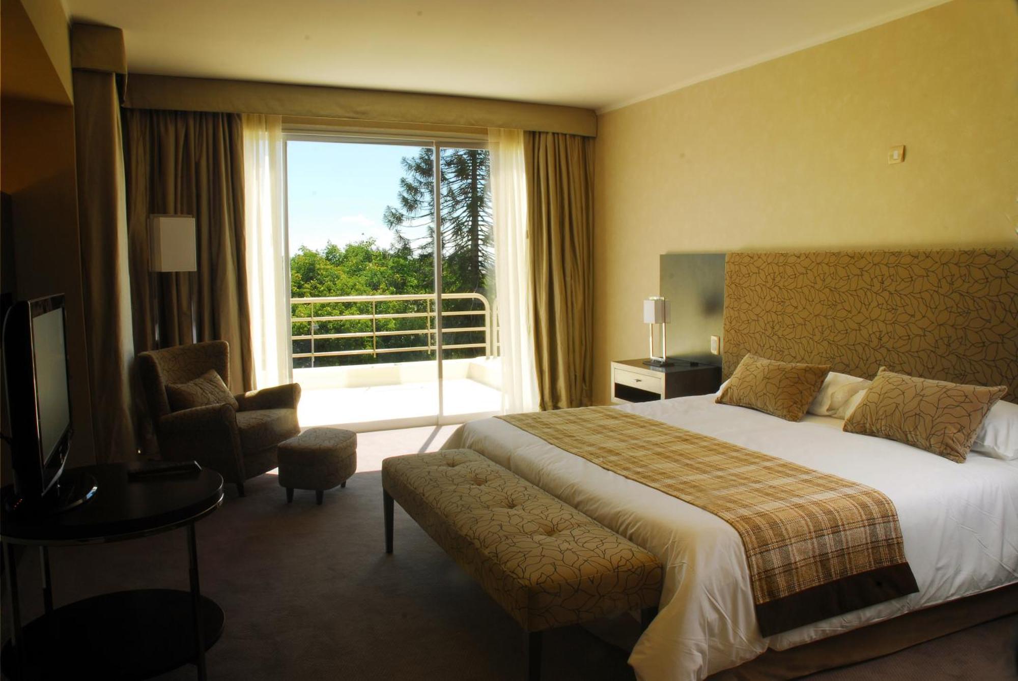 Howard Johnson Plaza Resort & Casino Mayorazgo Paraná Zimmer foto A bedroom at the hotel