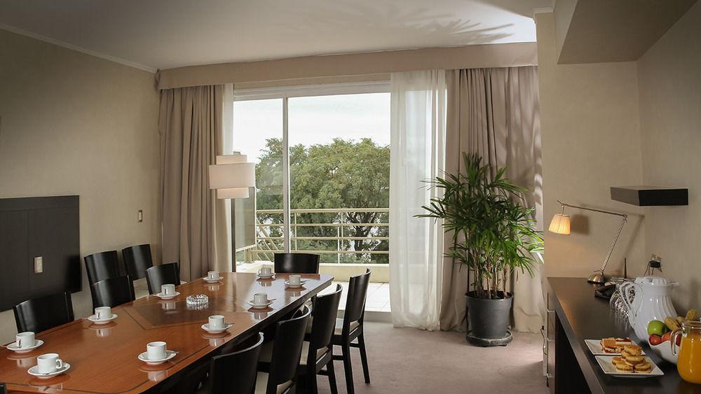 Howard Johnson Plaza Resort & Casino Mayorazgo Paraná Exterior foto A suite at the InterContinental