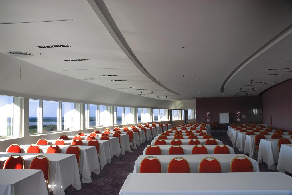 Howard Johnson Plaza Resort & Casino Mayorazgo Paraná Exterior foto The interior of the conference centre