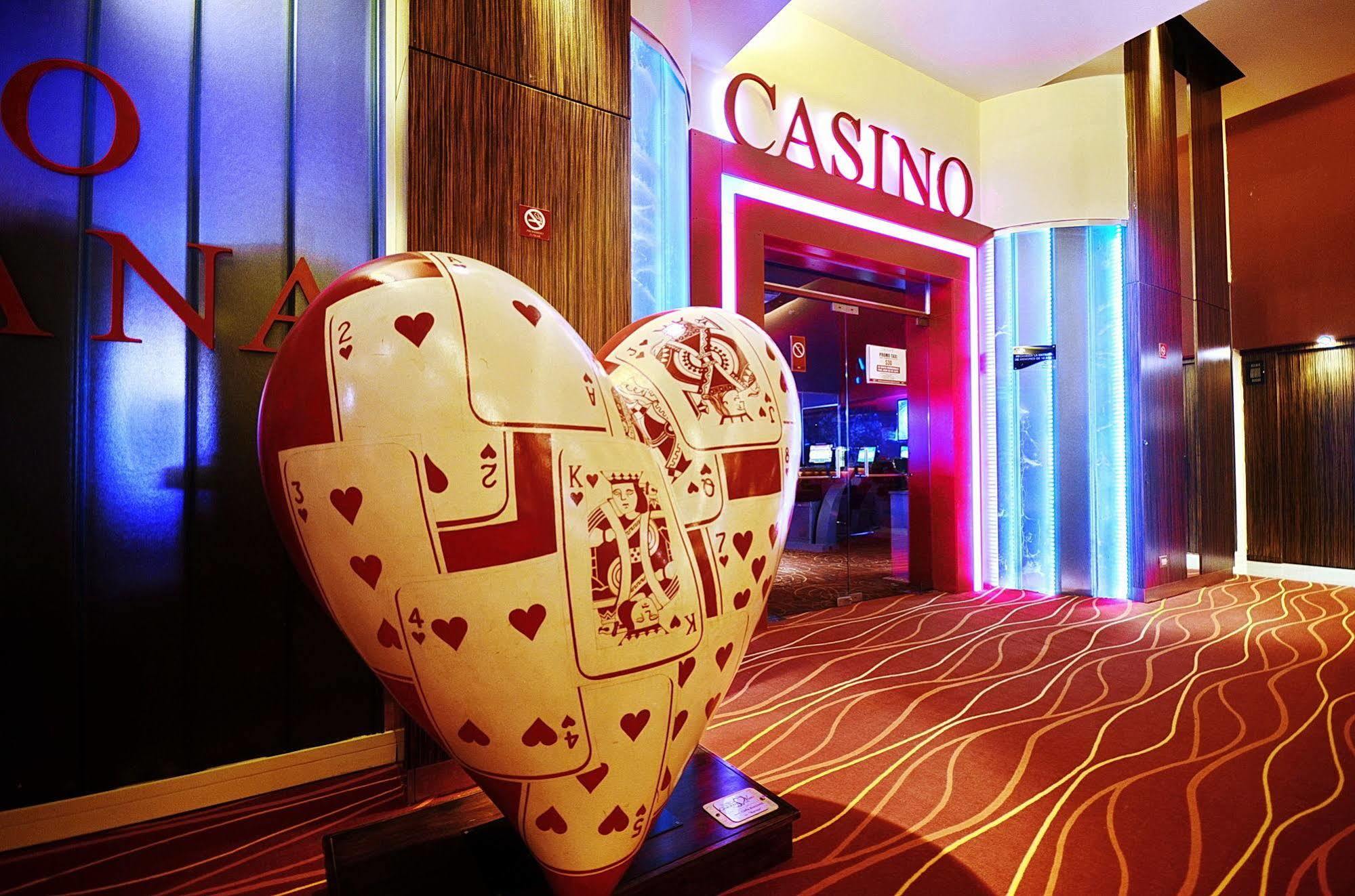 Howard Johnson Plaza Resort & Casino Mayorazgo Paraná Exterior foto Casino