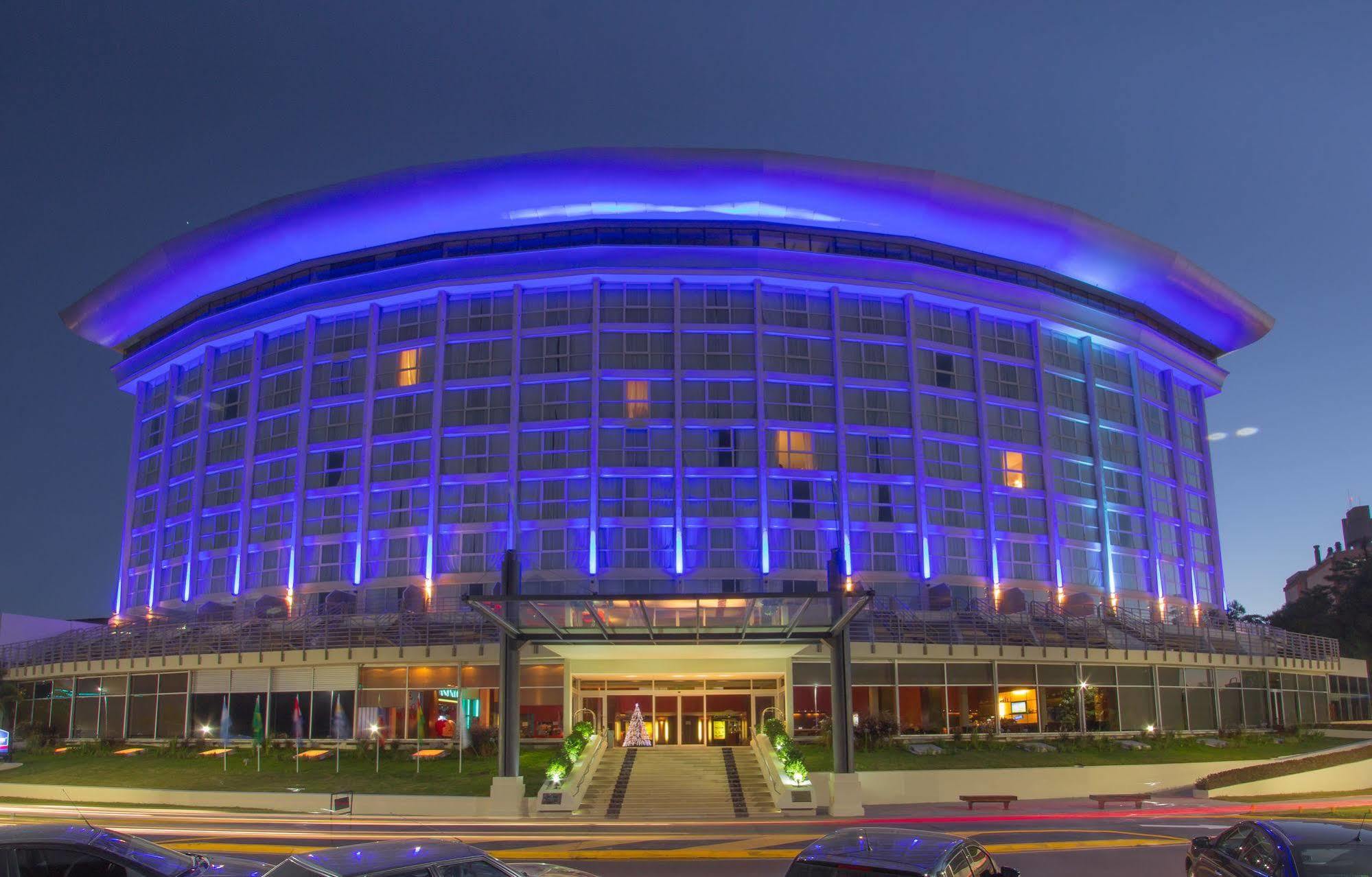 Howard Johnson Plaza Resort & Casino Mayorazgo Paraná Exterior foto The 10000-seat, 1967-built Houston Civic Center was the home of the Houston Rockets from 1975 to 1990.