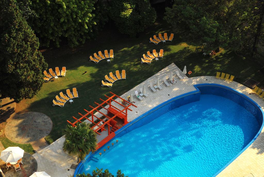 Howard Johnson Plaza Resort & Casino Mayorazgo Paraná Exterior foto Butterfly garden